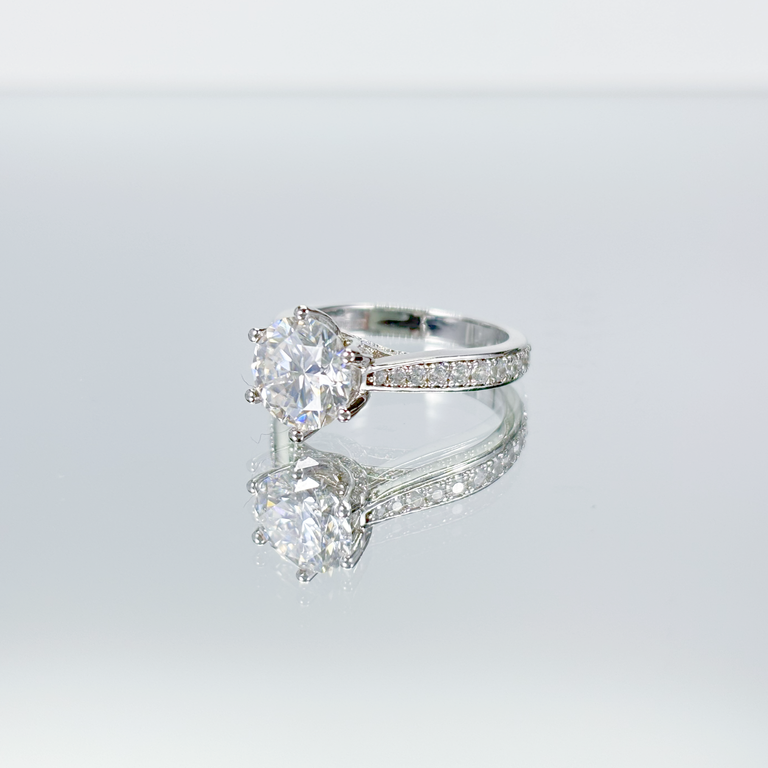 Crystal (Luxurious six-prong)