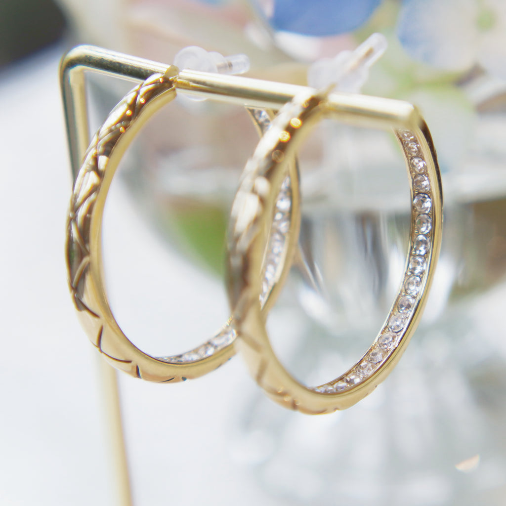 Plain Circle Stud Earrings with Embedded Diamonds