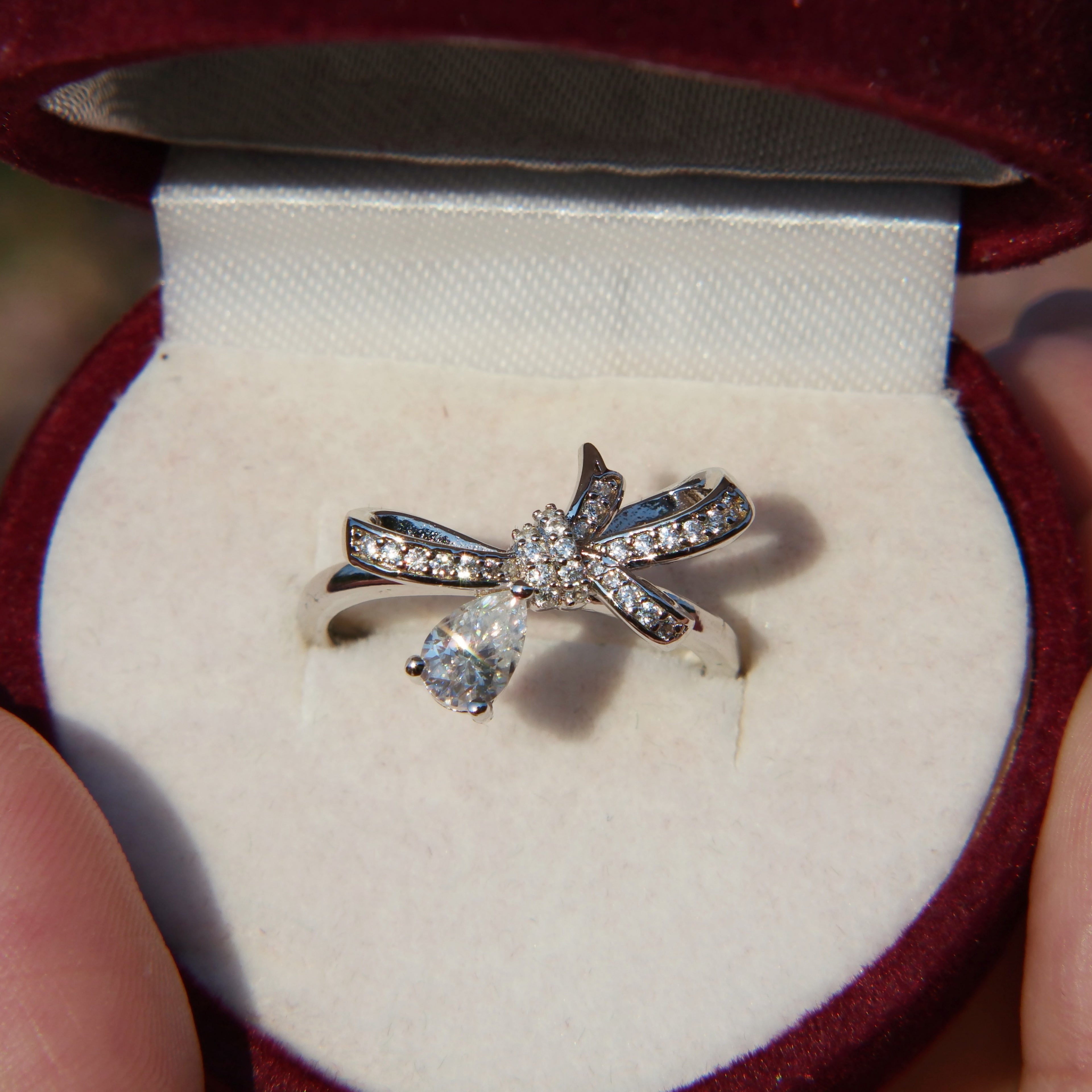 Water Droplet Bowknot